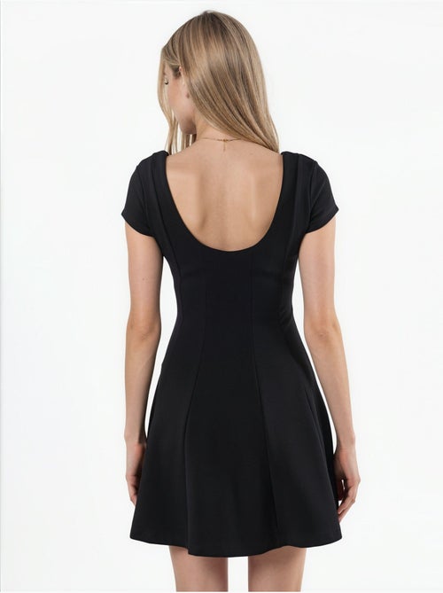 Minivestido skater con escote en u busem - Kiabi Minivestido skater con escote en u busem - Kiabi