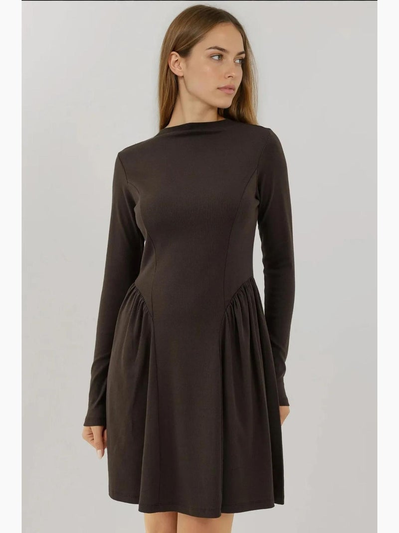 Minivestido texturizado con cuello barco hiccup Marrón oscuro - Kiabi