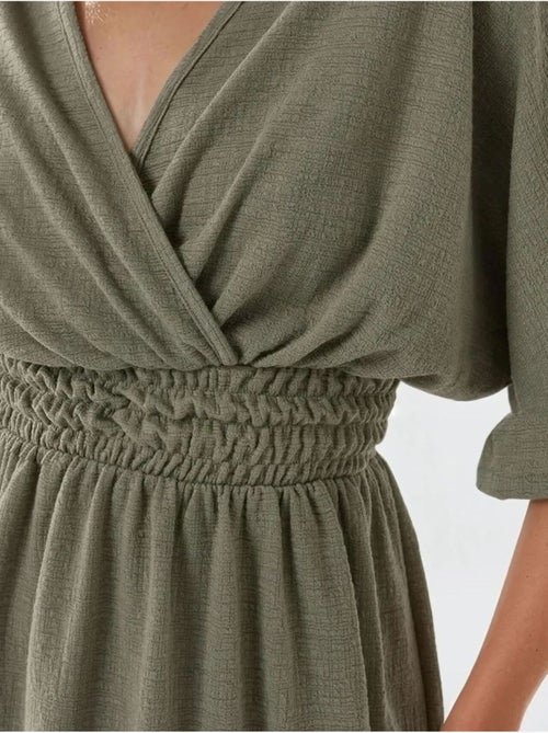 Minivestido texturizado con cuello en V - Kiabi