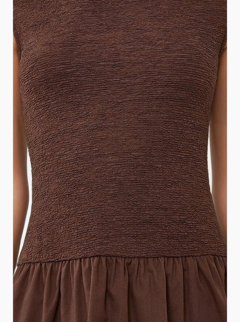 Minivestido texturizado con cuello redondo hiccup Marrón - Kiabi