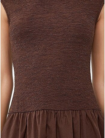 Minivestido texturizado con cuello redondo