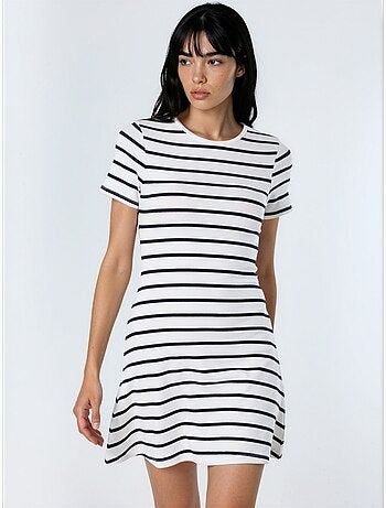 Minivestido tipo camiseta a rayas con cuello redondo busem