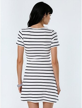 Minivestido tipo camiseta a rayas con cuello redondo busem