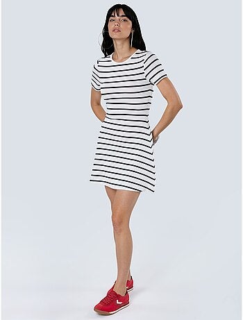 Minivestido tipo camiseta a rayas con cuello redondo busem