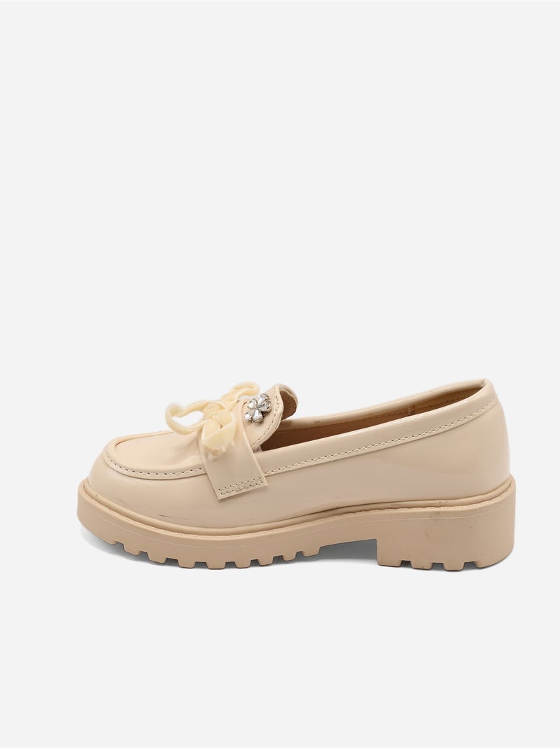Mocasines con acabado brillante Crema - Kiabi