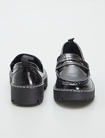 Mocasines de charol sintético
