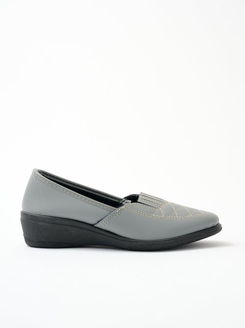 Mocasines de piel anchos confort elásticos - Afibel - Kiabi Mocasines de piel anchos confort elásticos - Afibel - Kiabi