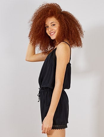 Mono corto con detalle de macramé en el cuello - Kiabi