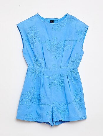 Mono corto con grandes flores bordadas