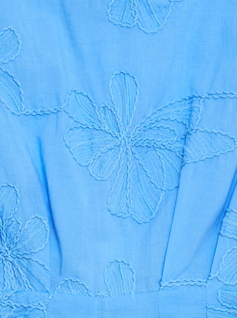 Mono corto con grandes flores bordadas Azul - Kiabi