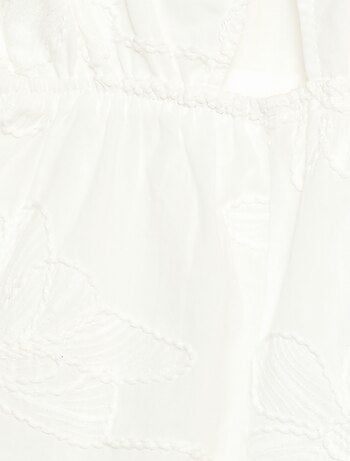 Mono corto con grandes flores bordadas