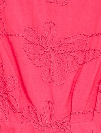 Mono corto con grandes flores bordadas