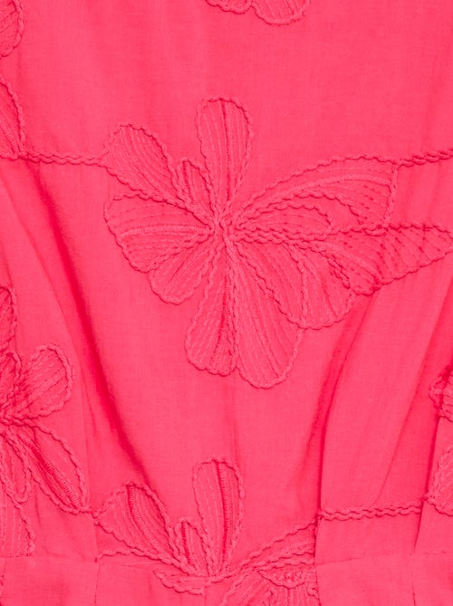 Mono corto con grandes flores bordadas - Kiabi