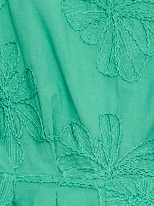 Mono corto con grandes flores bordadas - Kiabi