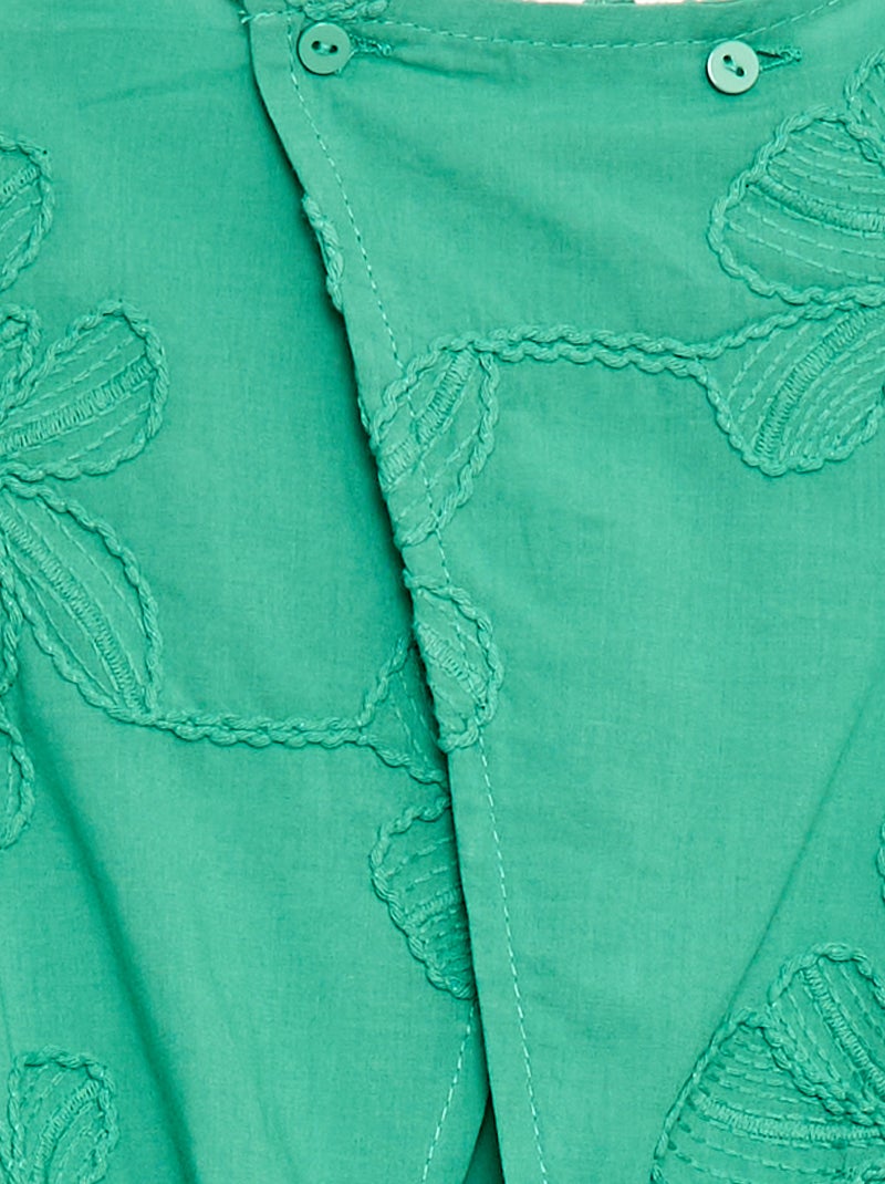 Mono corto con grandes flores bordadas Verde - Kiabi