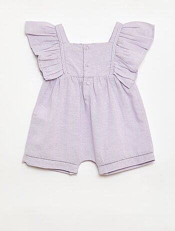 Mono corto con mangas con volantes