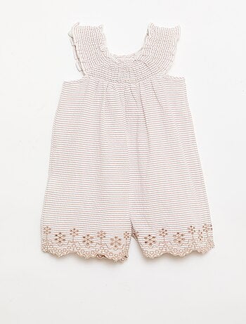 Mono corto de seersucker a rayas con nido de abeja y bordados