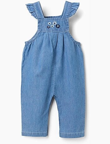 Mono vaquero con flores bordadas