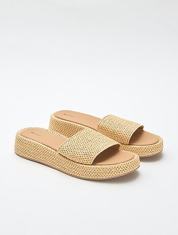 Mule con cuña imitación paja