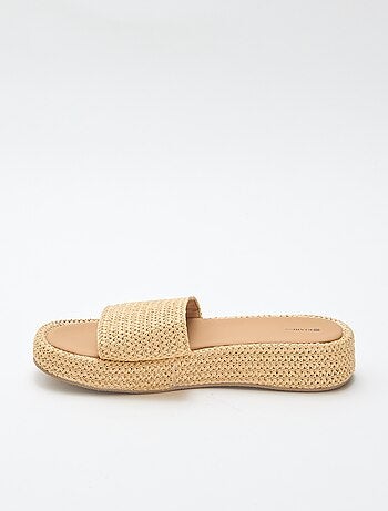 Mule con cuña imitación paja