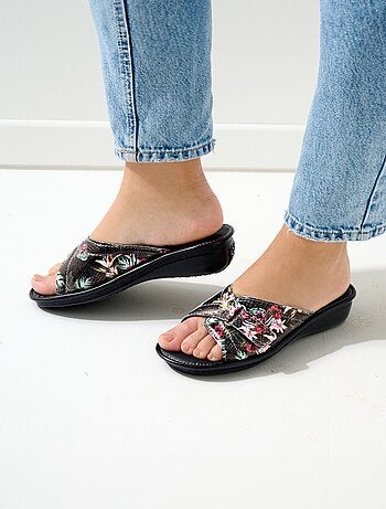 Mules anchos y cómodos de charol estampado - Afibel