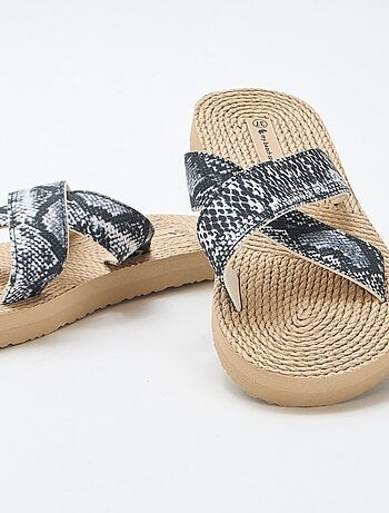 Mules con tiras cruzadas de tela