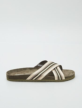Mules con tiras cruzadas