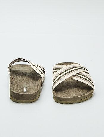 Mules con tiras cruzadas