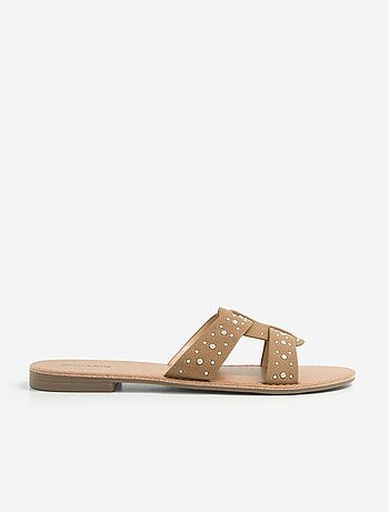 Mules con tiras de tachuelas