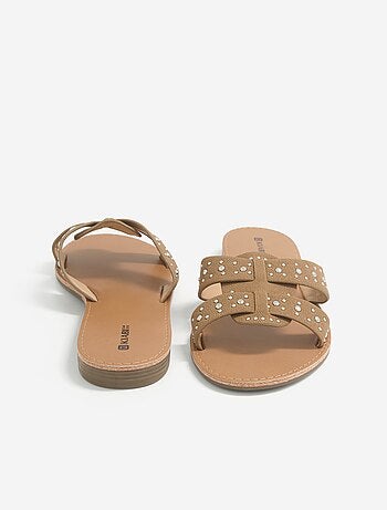 Mules con tiras de tachuelas