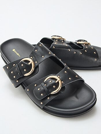 Mules con tiras y hebilla dorada