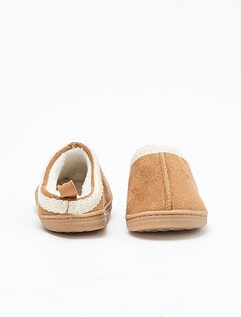 Mules de antelina con detalle