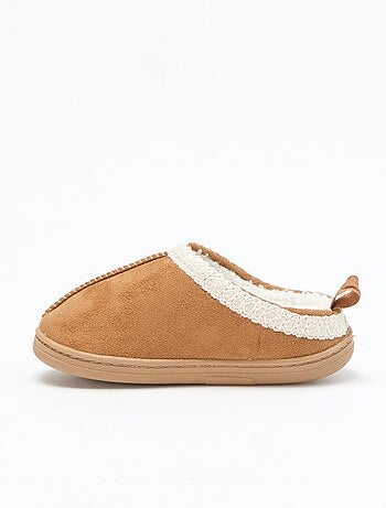 Mules de antelina con detalle