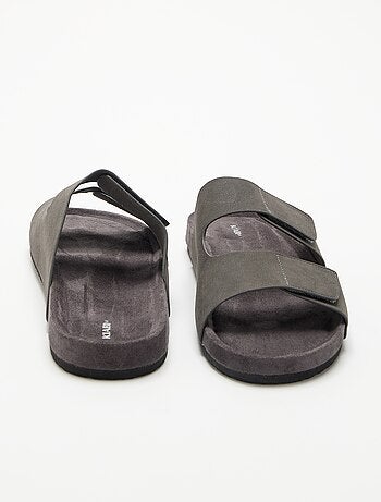 Mules de antelina con tiras de velcro