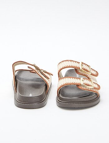 Mules de doble tira con detalle de ganchillo