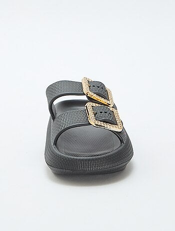 Mules de piscina con hebillas de strass