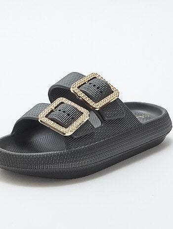 Mules de piscina con hebillas de strass