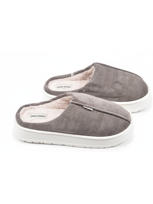 Mules hombre terciopelo acanalado MU10121 - Kiabi Mules hombre terciopelo acanalado MU10121 - Kiabi