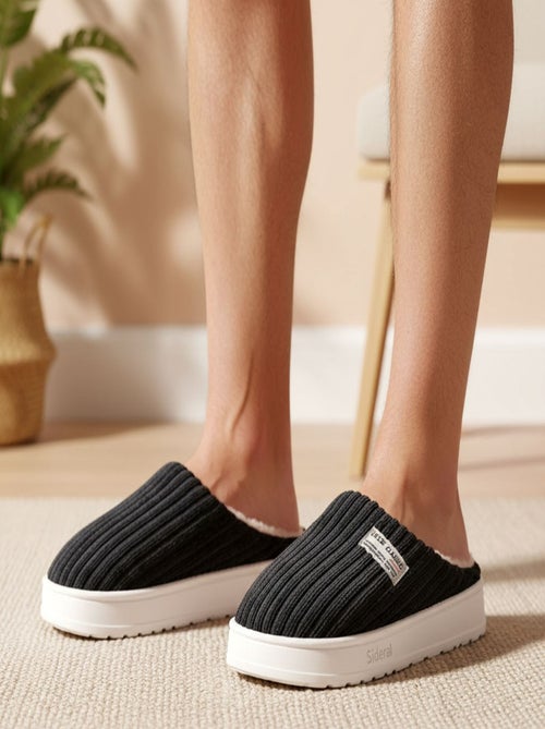 Mules hombre terciopelo acanalado MU10122 - Kiabi Mules hombre terciopelo acanalado MU10122 - Kiabi