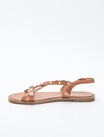 Mules multi-tiras con tachuelas brillantes