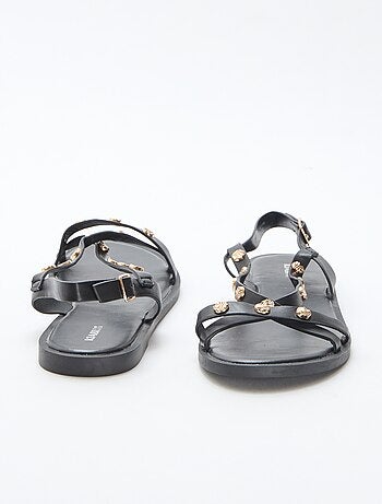 Mules multi-tiras con tachuelas brillantes