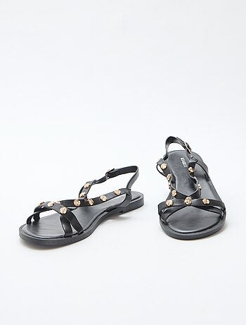 Mules multi-tiras con tachuelas brillantes