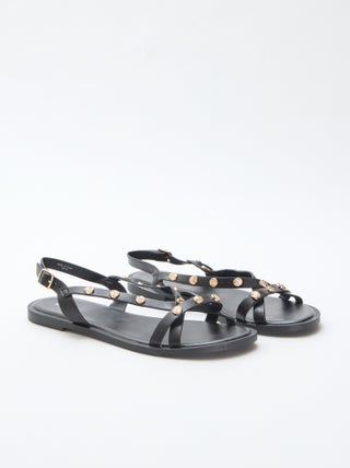 Mules multi-tiras con tachuelas brillantes