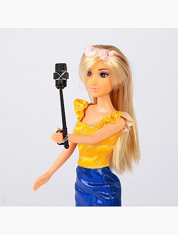 Muñeca con coche deportivo y accesorios isabella