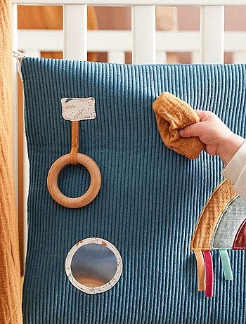 Muro de actividades para bebés