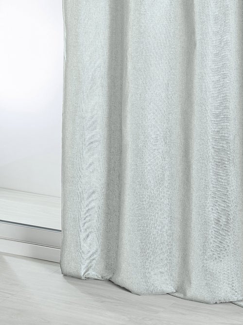 Oscurecimiento universal y forro térmico - Kiabi