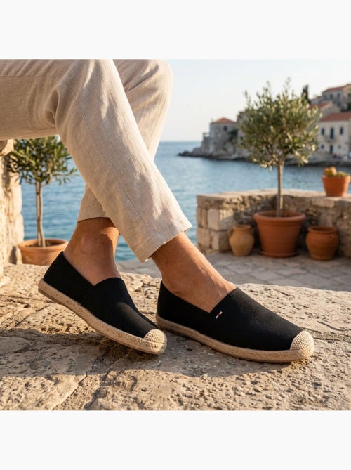 OZABI: elegantes alpargatas de hombre para el verano, sin cordones, con un estilo chic y desenfadado - Kiabi OZABI: elegantes alpargatas de hombre para el verano, sin cordones, con un estilo chic y desenfadado - Kiabi