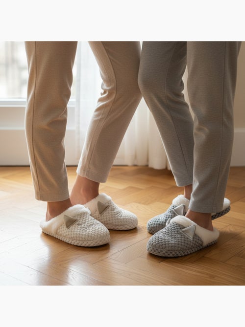 Pack 2 pares de mulas mujer motivo gato forro pelo sintético OZABI - Kiabi Pack 2 pares de mulas mujer motivo gato forro pelo sintético OZABI - Kiabi
