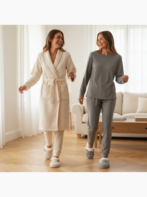 Pack 2 pares de mulas mujer motivo gato forro pelo sintético OZABI - Kiabi Pack 2 pares de mulas mujer motivo gato forro pelo sintético OZABI - Kiabi