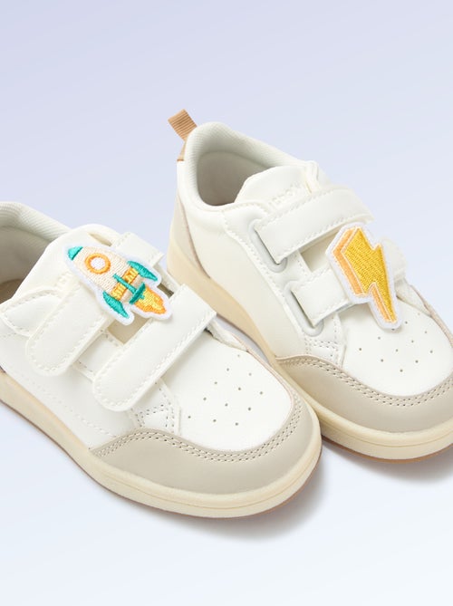 Pack de 2 parches deslizantes para personalizar tus zapatillas 'Kitchoun' - Kiabi Pack de 2 parches deslizantes para personalizar tus zapatillas 'Kitchoun' - Kiabi